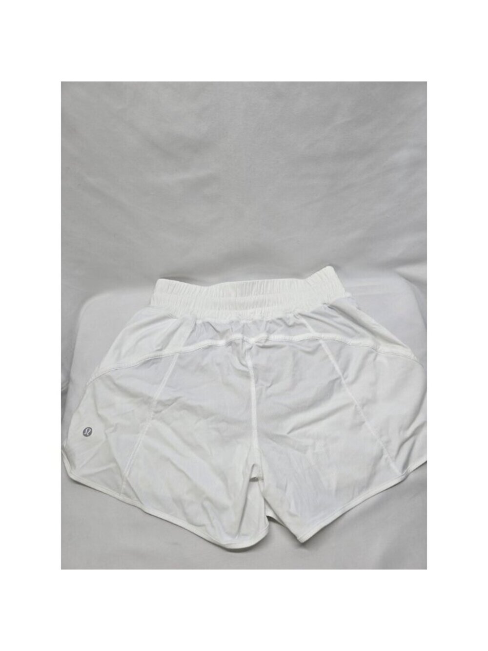 Lululemon White Track That Shorts 5" Mid Rise Size 6